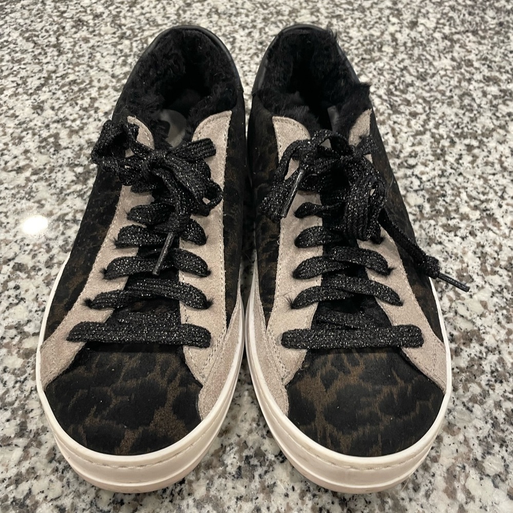 P448 Low Top Fuzzy Inside Sneakers